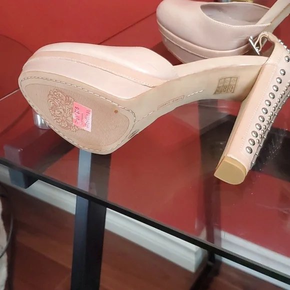 Shoes - Picture 4 of 5